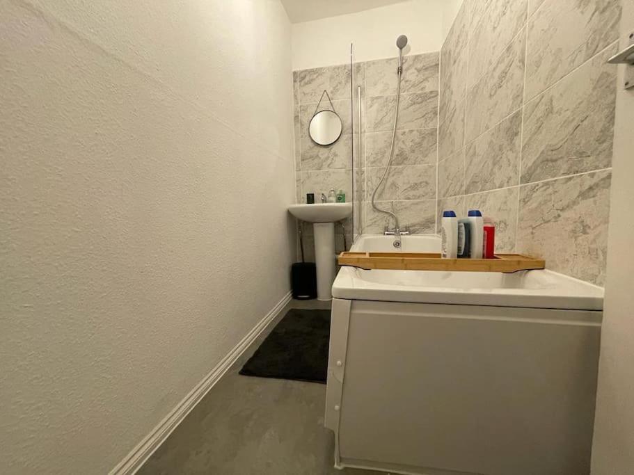 Comfortable 2 Bedroom On Tower Bridge ลอนดอน ภายนอก รูปภาพ