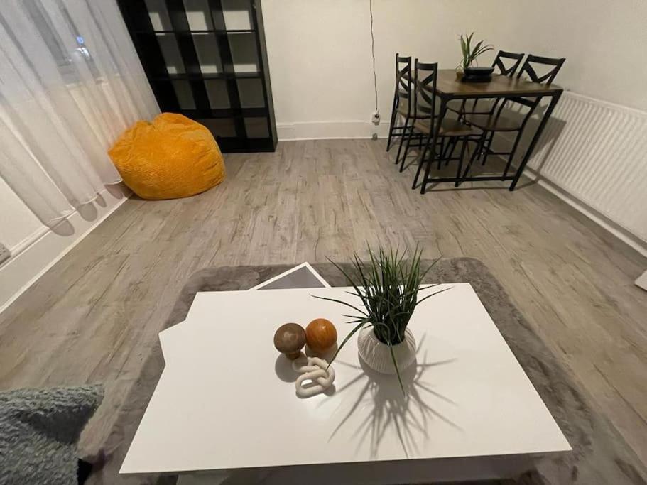 Comfortable 2 Bedroom On Tower Bridge ลอนดอน ภายนอก รูปภาพ