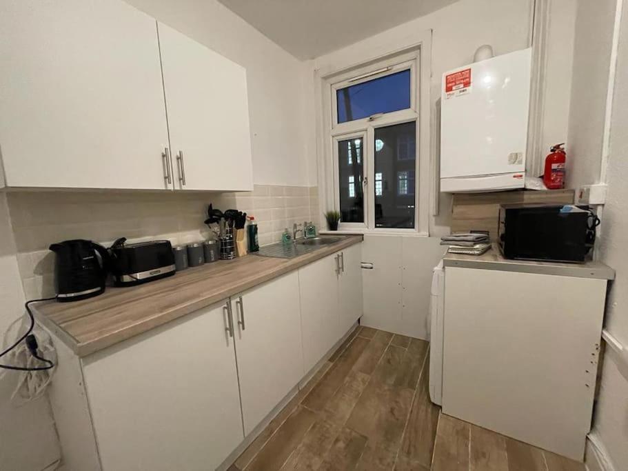 Comfortable 2 Bedroom On Tower Bridge ลอนดอน ภายนอก รูปภาพ