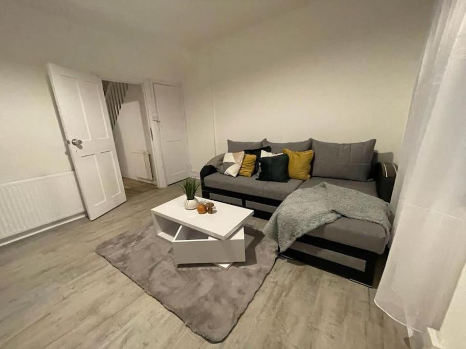 Comfortable 2 Bedroom On Tower Bridge ลอนดอน ภายนอก รูปภาพ
