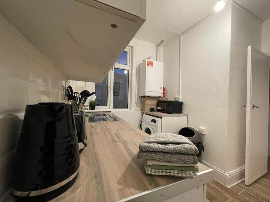 Comfortable 2 Bedroom On Tower Bridge ลอนดอน ภายนอก รูปภาพ