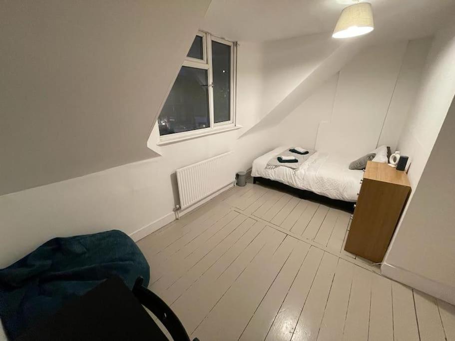 Comfortable 2 Bedroom On Tower Bridge ลอนดอน ภายนอก รูปภาพ