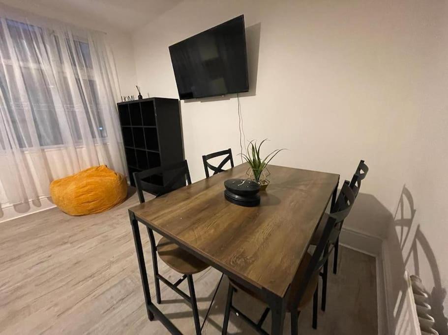 Comfortable 2 Bedroom On Tower Bridge ลอนดอน ภายนอก รูปภาพ