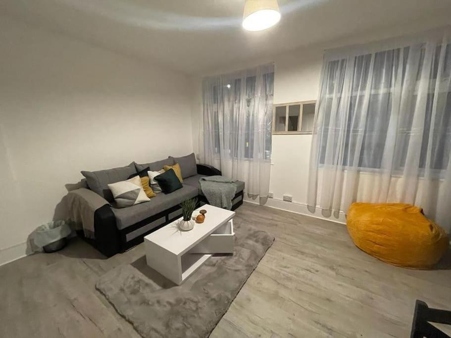 Comfortable 2 Bedroom On Tower Bridge ลอนดอน ภายนอก รูปภาพ
